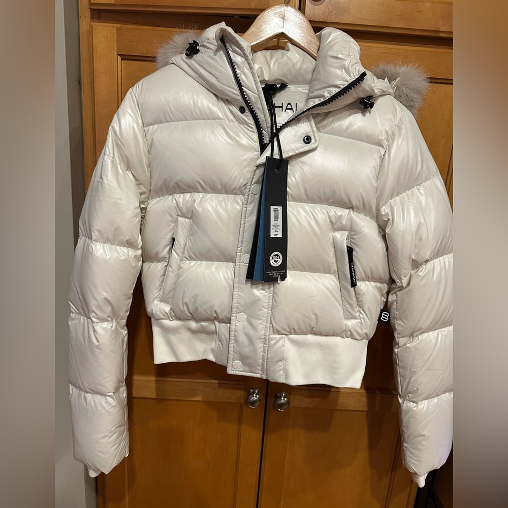 This season: New with tags Super Chalet Puff with hood-fur detaches Never Worn - Picture 2 of 11